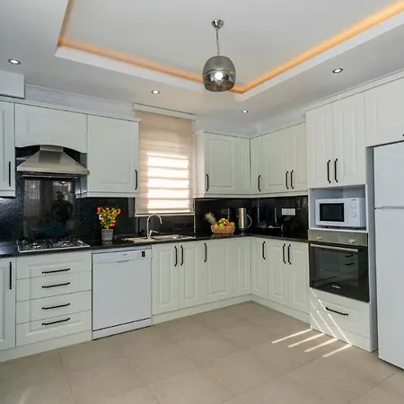 Hisar 1 - 4 Bedroom In Hisaroenue فيلة